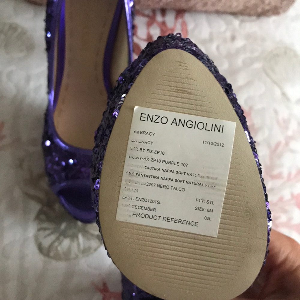 Shoes - Picture 4 of 5